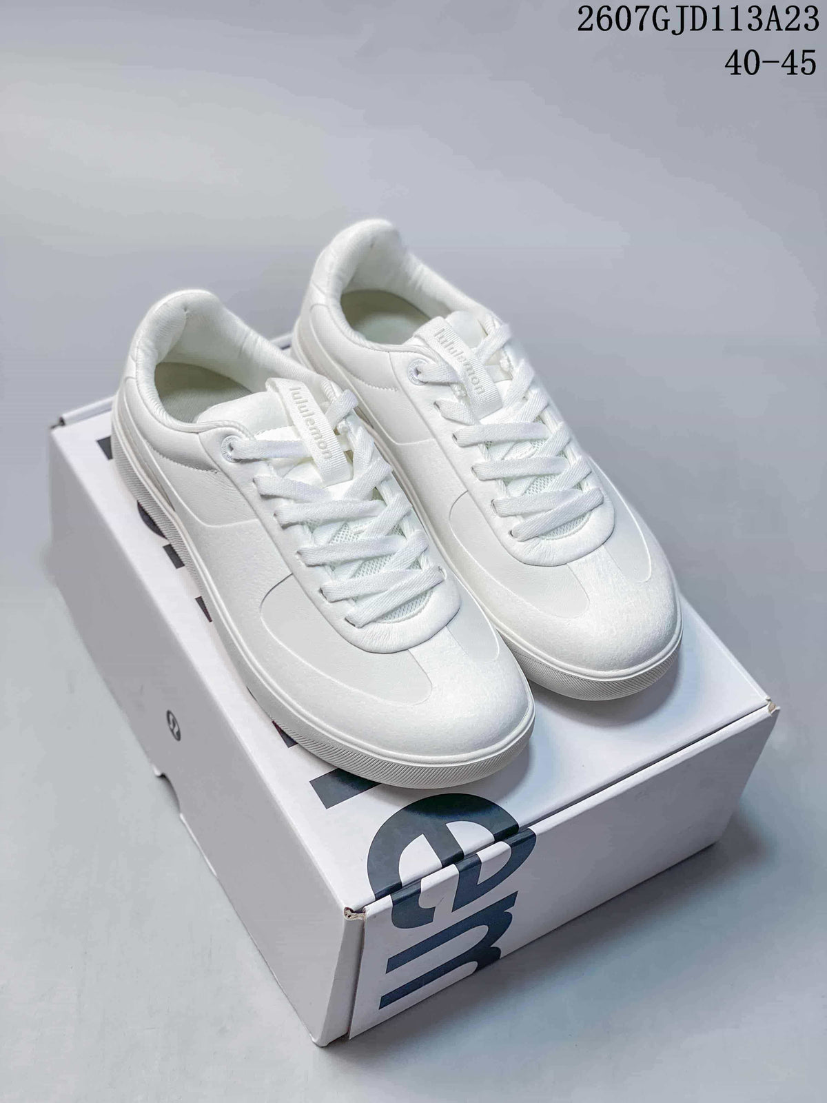 White lululemon Cityverse low-top sneakers with white laces and outsole displayed on a shoebox; image text shows style code 2607GJD113A23 and size range 40–45.