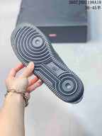 Close view of the textured rubber outsole with concentric circular traction grooves; image text shows style code 2607JHD1198A18 and sizes 36–45.5.