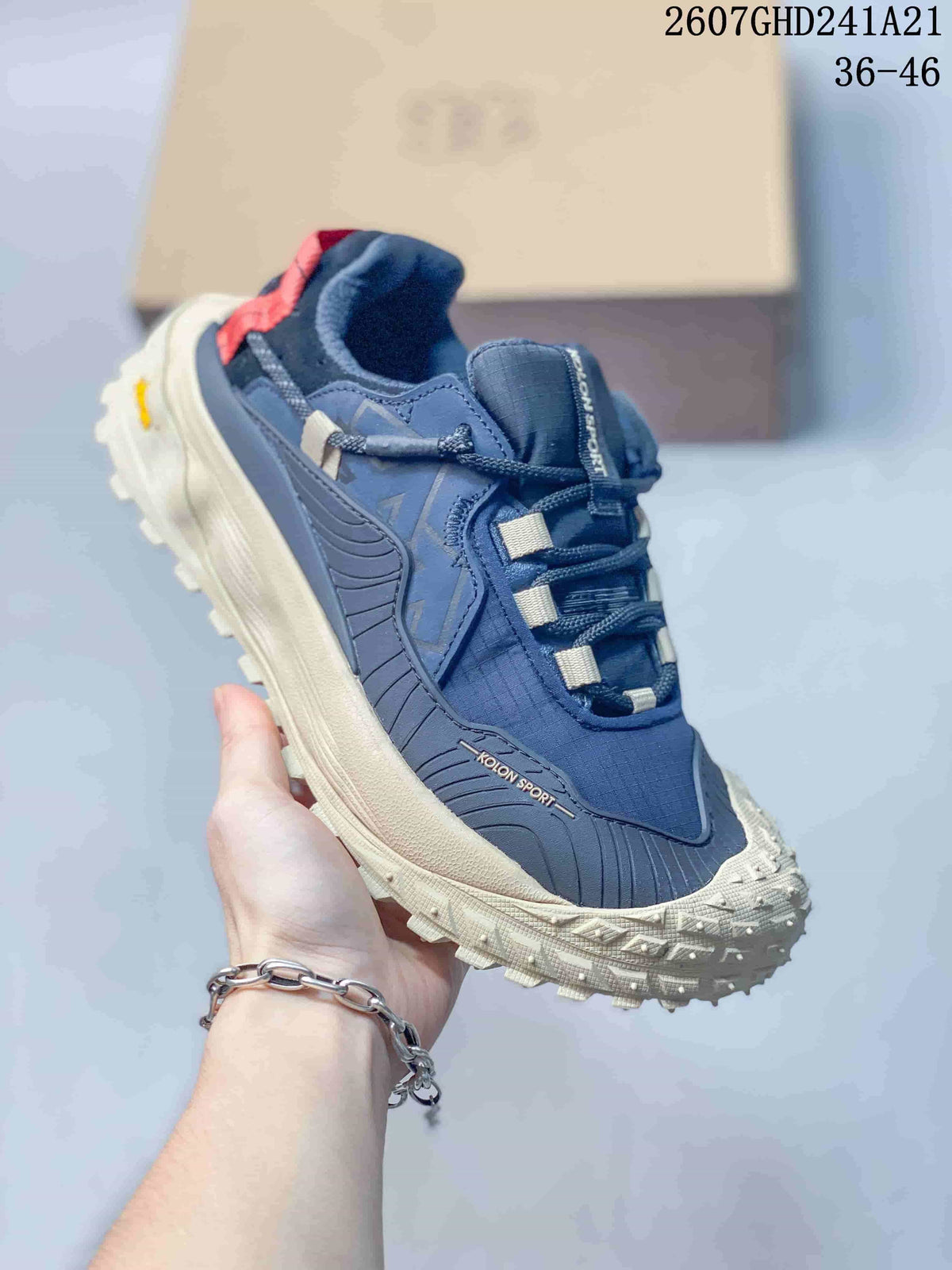 KOLON SPORT LIT CAMP sneaker in navy blue with a light contrasting outsole and red collar detail.