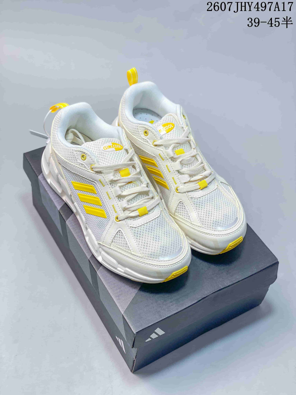 Pair of white and yellow Adidas Climacool Ventage sneakers displayed on a shoebox; the image also shows the printed range 39–45.