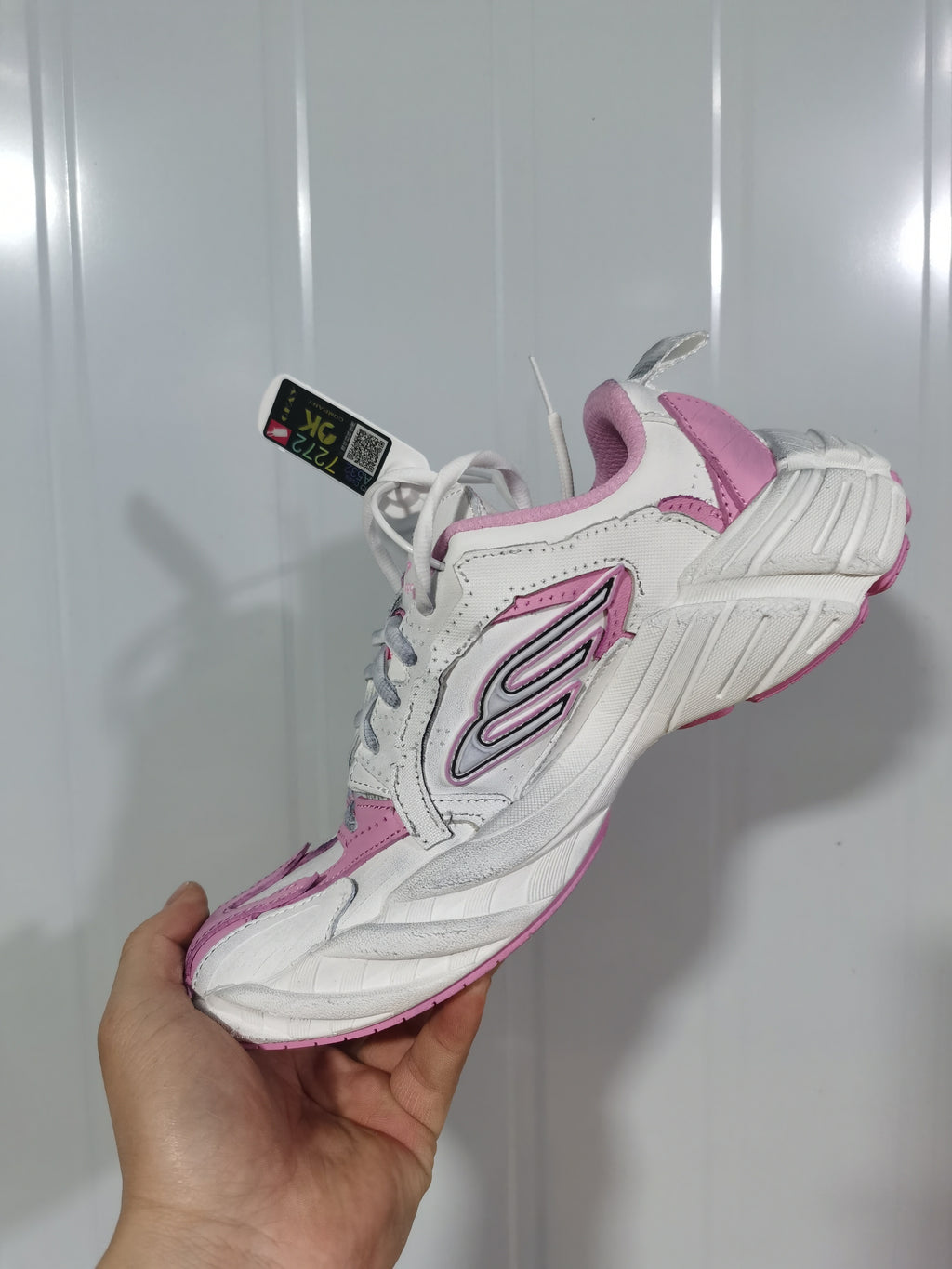 Angled close-up of the 5191 sneaker showing the lace-up front, pink and grey overlays, padded collar, and chunky layered sole.
