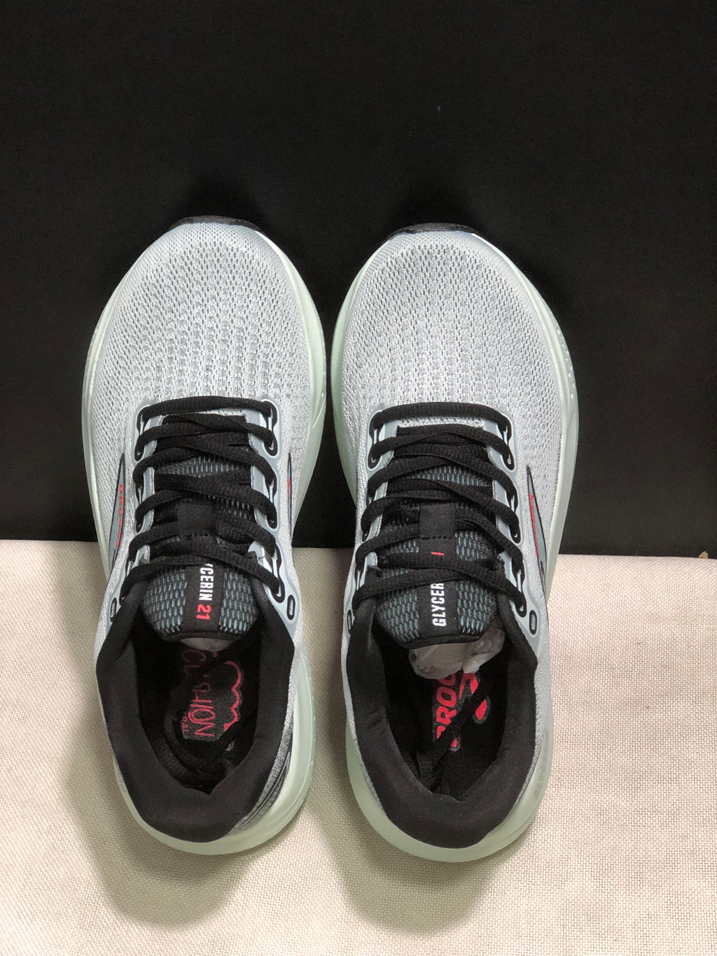 Top-down view showing the gray mesh-like uppers, black laces, and Glycerin 21 tongue markings.