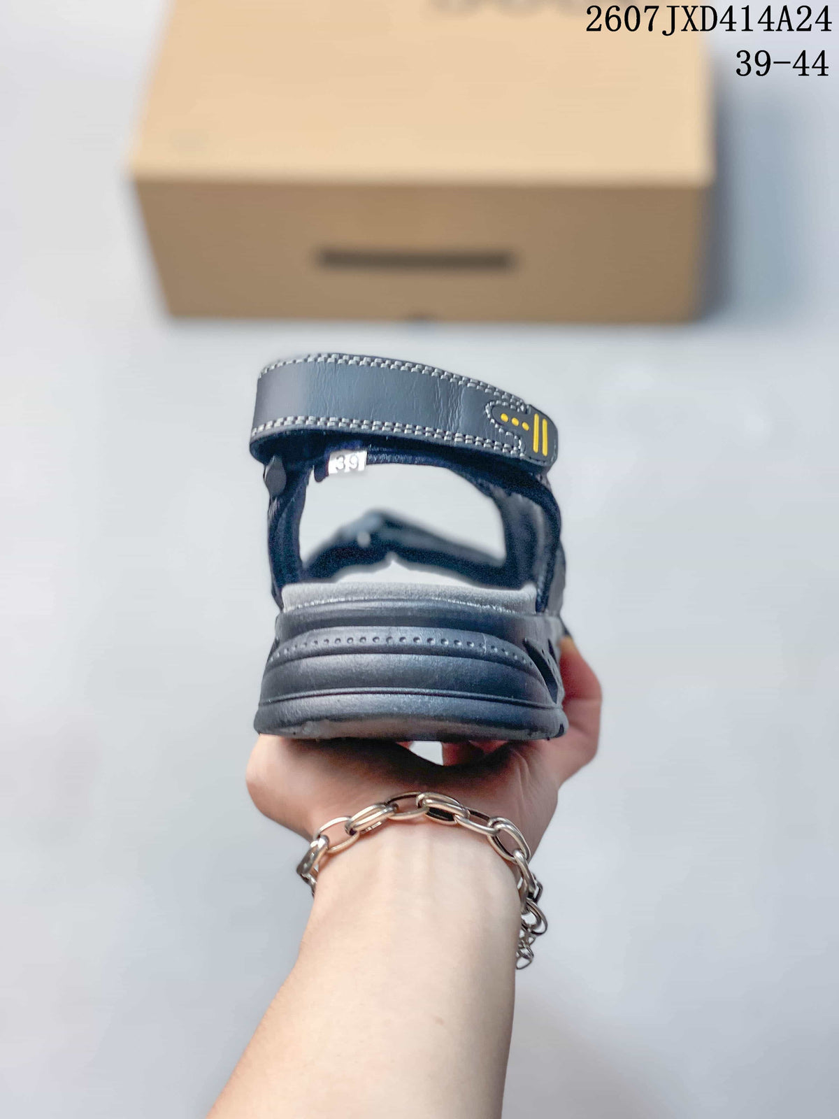 Rear view of a dark black sandal showing the heel strap, contrasting stitching and a visible size marking of 39.