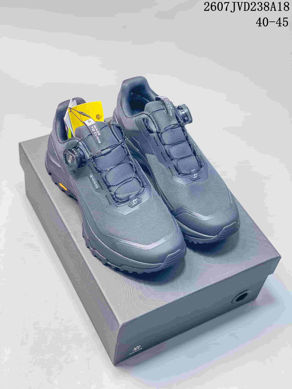 Pair of dark gray KAILAS low-top hiking shoes displayed on a box; model code 2607JVD238A18 and size range 40–45 are visible.